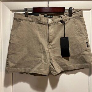 Silver Jeans Co Classic Fit / Mid Rise Short, Light Olive, NWT, Size 8